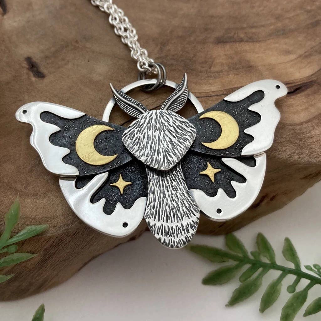 Vintage Jewelry Alloy Silver Moth Pendant Necklace
