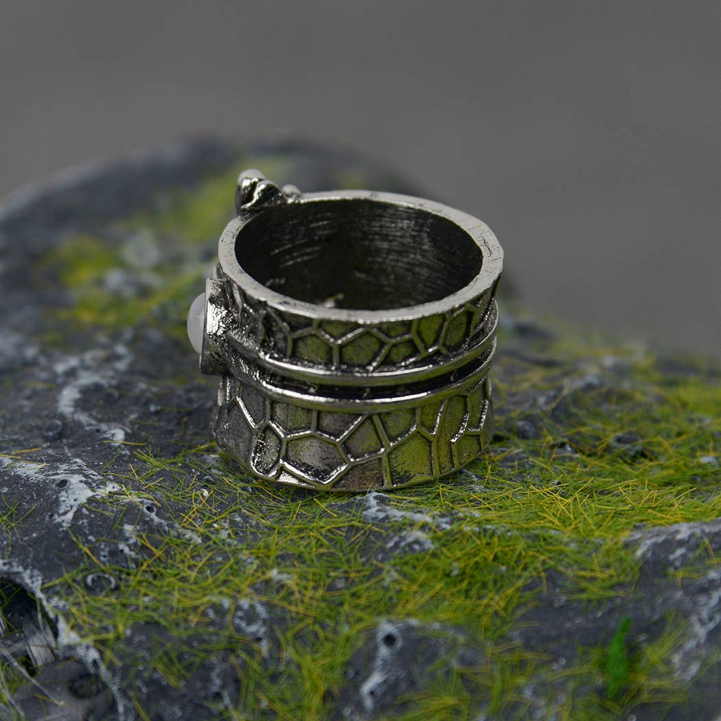 Vintage Bee Inlaid White Gem Ring