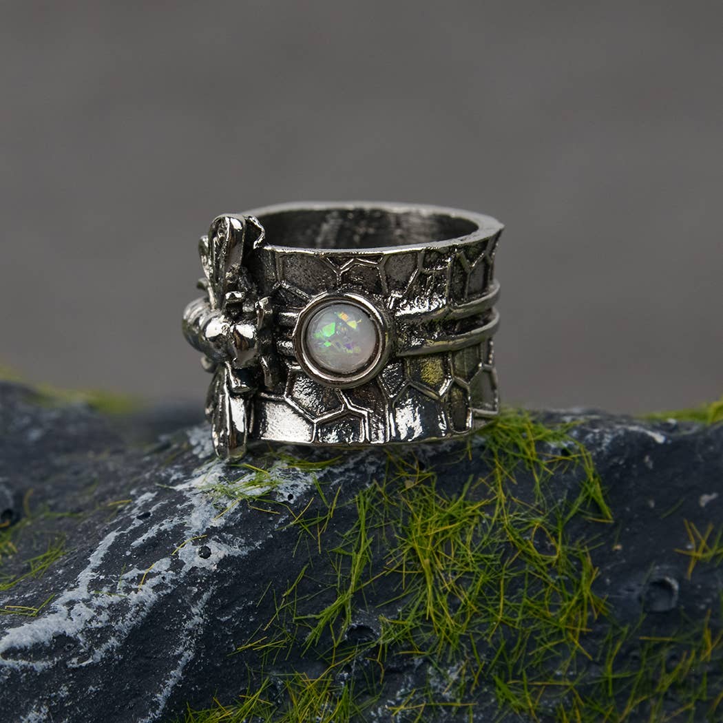 Vintage Bee Inlaid White Gem Ring