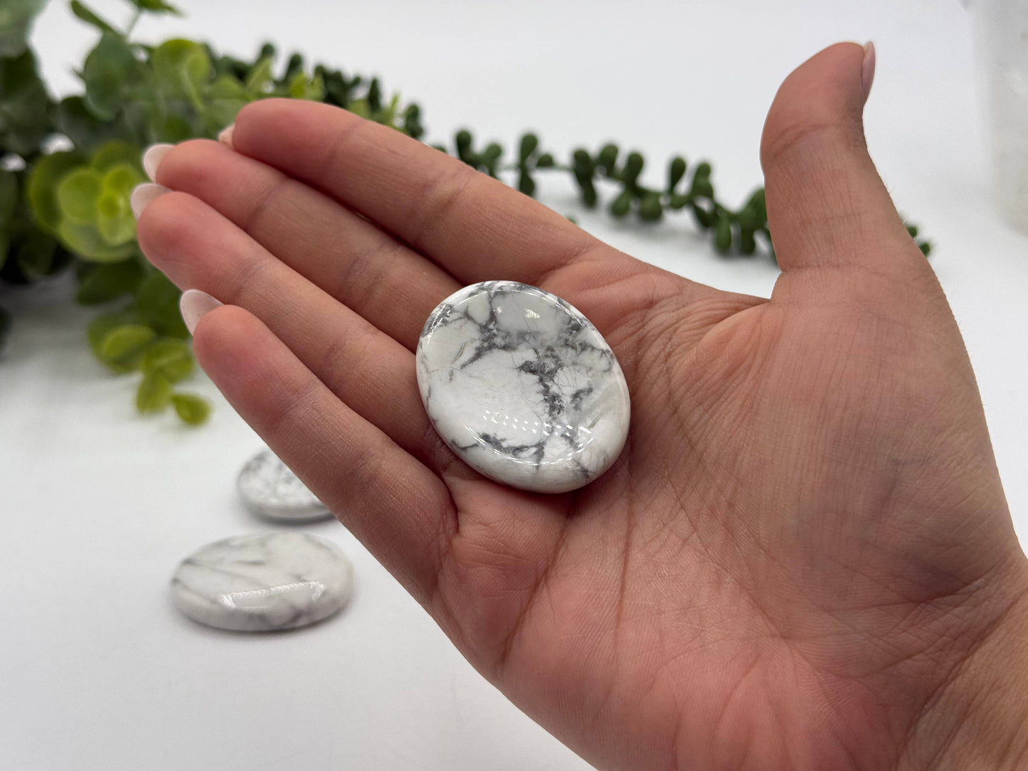 White Howlite Worry Stones 40x30x8mm (1 piece)