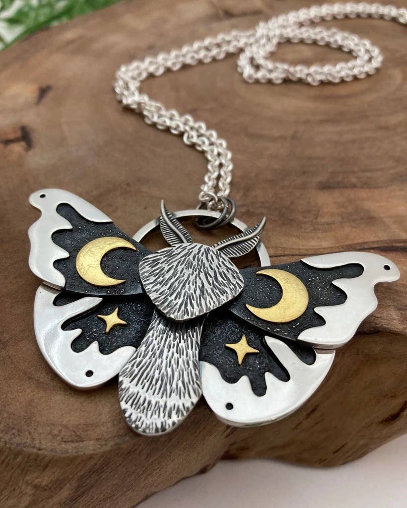 Vintage Jewelry Alloy Silver Moth Pendant Necklace