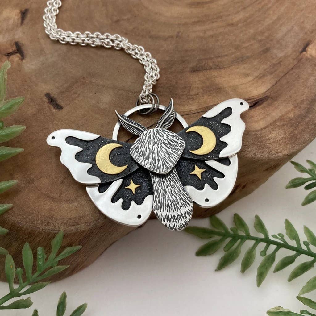 Vintage Jewelry Alloy Silver Moth Pendant Necklace