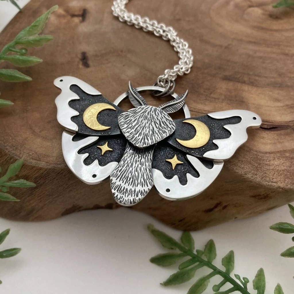 Vintage Jewelry Alloy Silver Moth Pendant Necklace