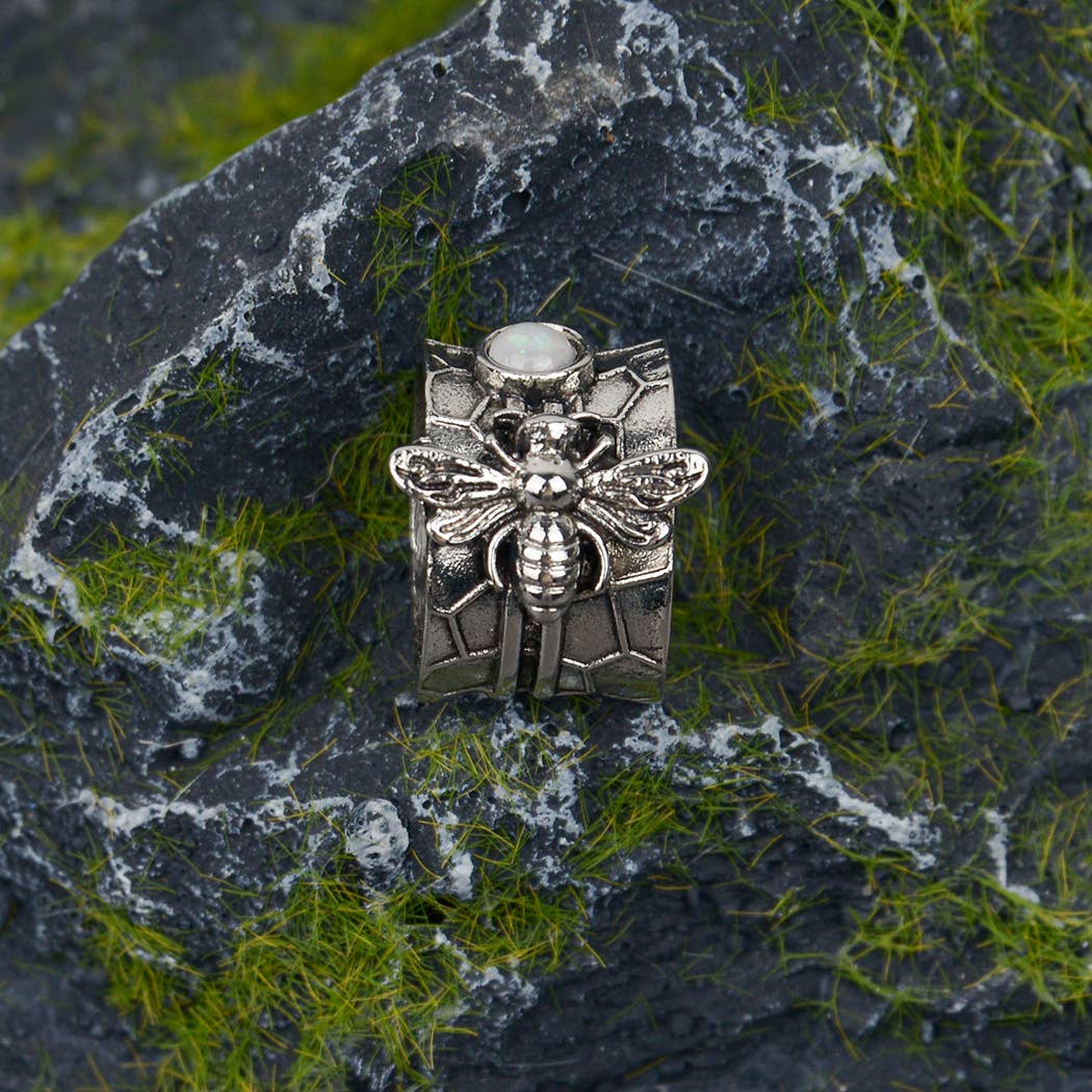 Vintage Bee Inlaid White Gem Ring