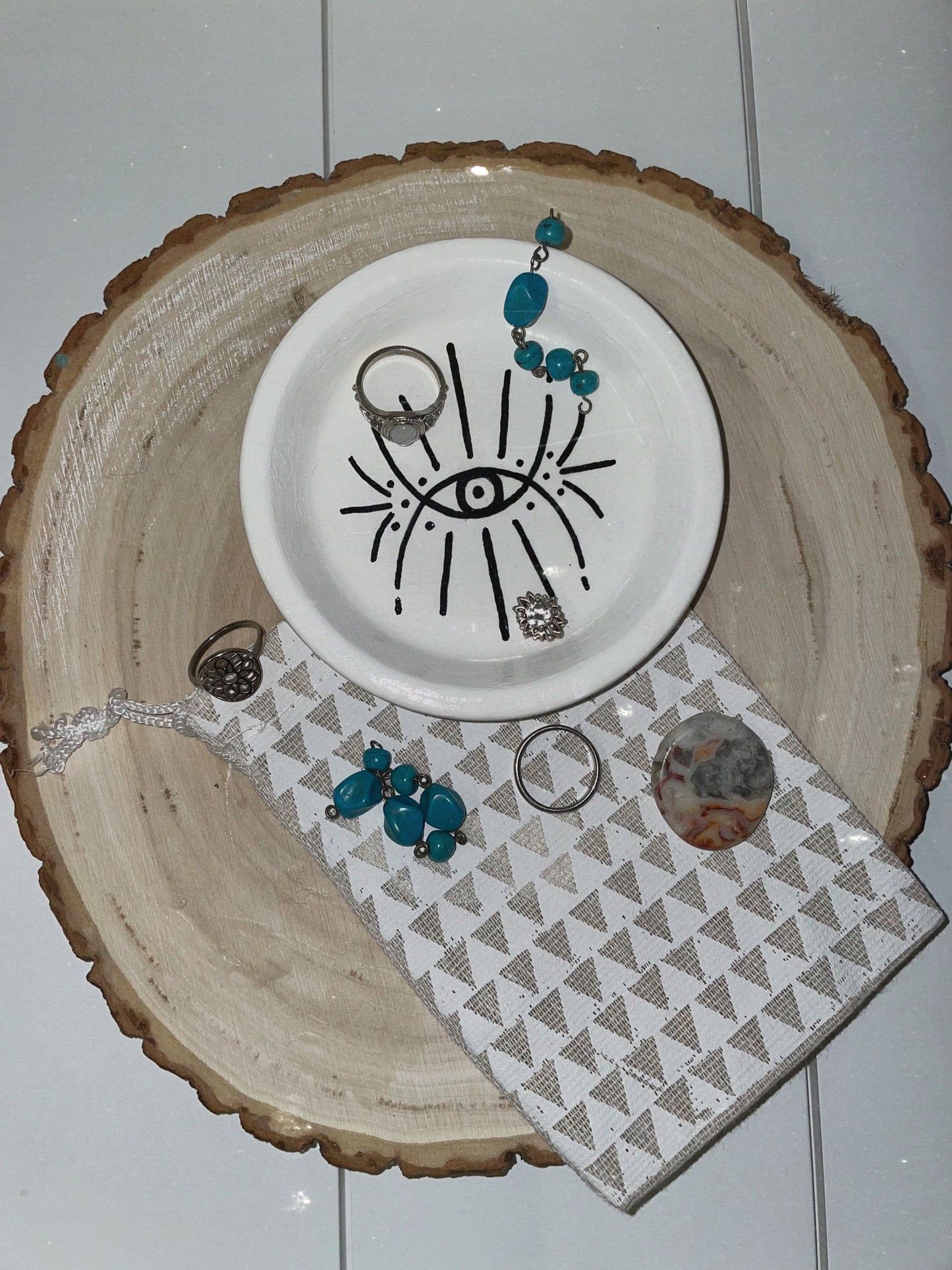 White eye trinket dish