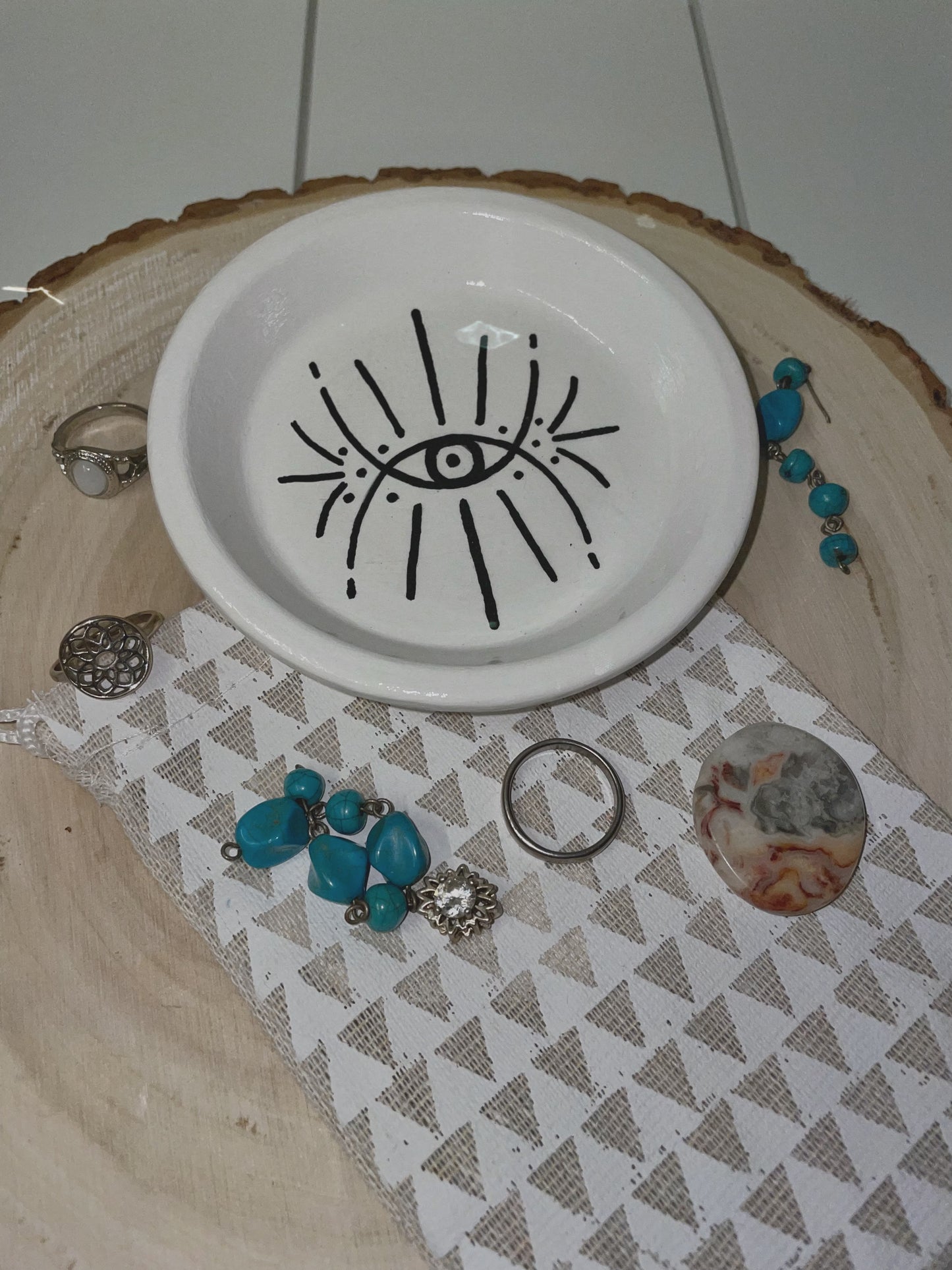 White eye trinket dish
