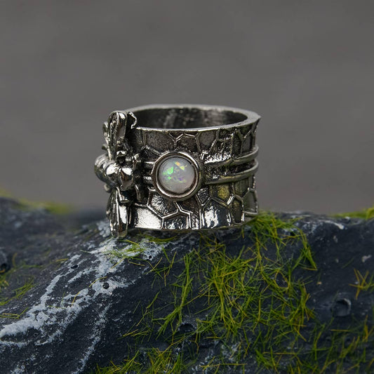 Vintage Bee Inlaid White Gem Ring