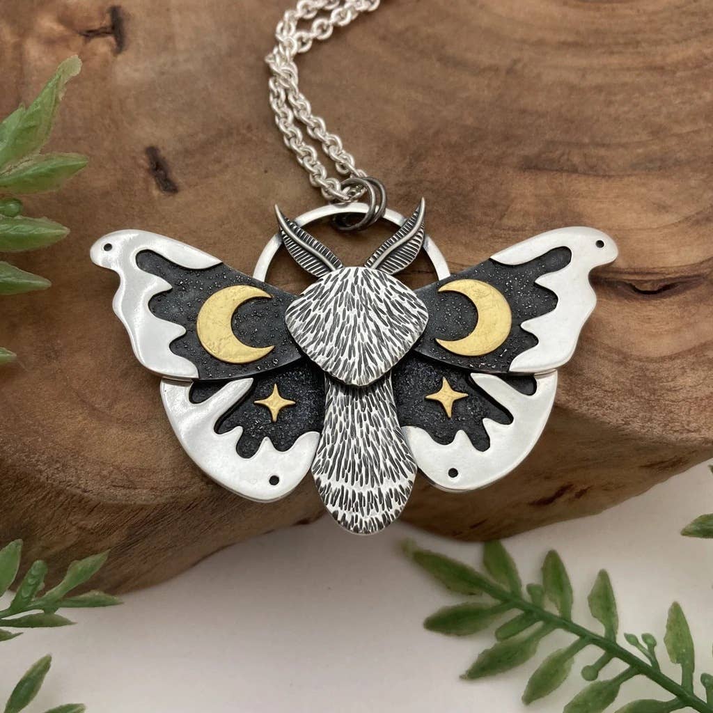 Vintage Jewelry Alloy Silver Moth Pendant Necklace